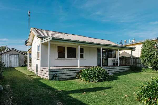 velha-casa-branca-e-jardim2 Caça vazamento em casa